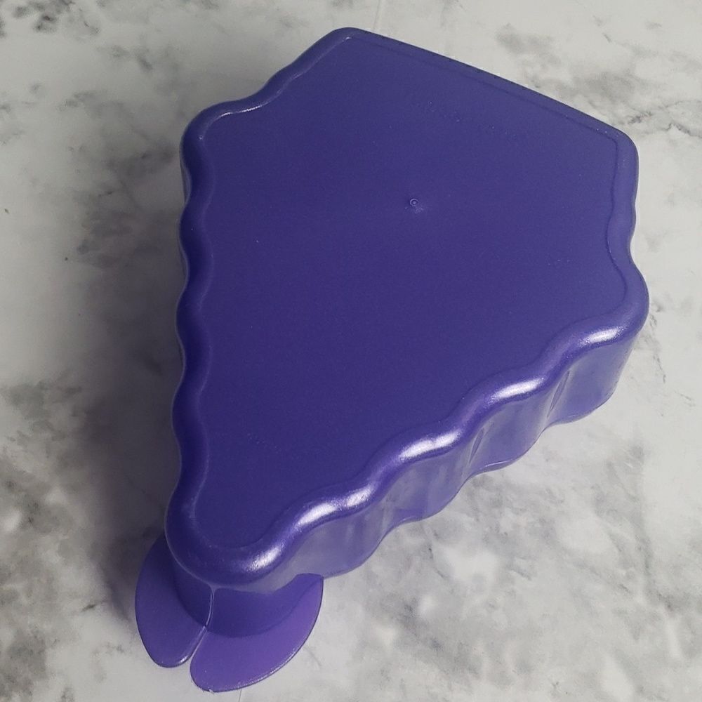 Tupperware Purple Grape Container - Picture 4 of 7